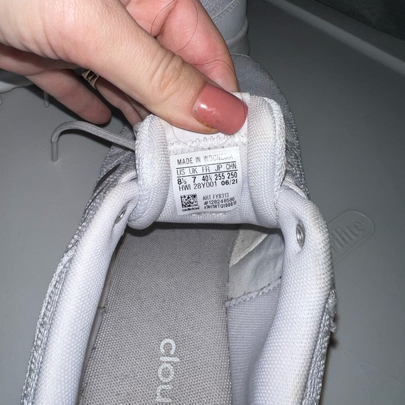 Adidas running shoes - Picture 2 of 3